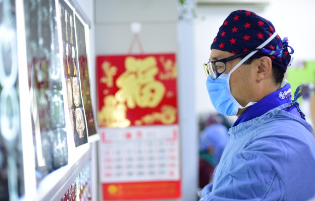 劉加春：高輻射下行“繡花般的手術(shù)” 纖毫之間彰顯醫(yī)者風范